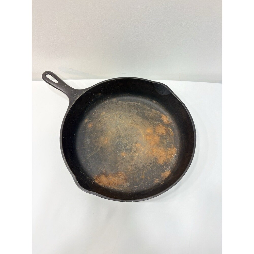 Vintage Unmarked Wagner?  No. 10 11 3/4" cast iron skillet stamped Made In USA